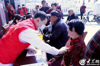 家門(mén)口的健康義診 居民“看病”真方便，健康咨詢(xún)零距離