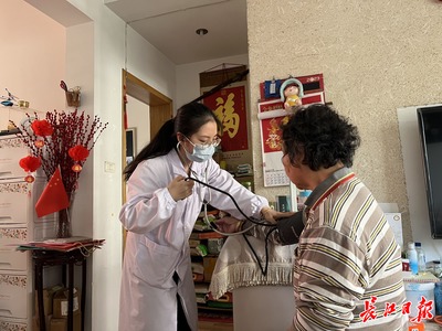 電話(huà)解惑、上門(mén)服務(wù) 硚口家庭醫(yī)生團(tuán)隊(duì)，做居民的“私人”健康顧問(wèn)